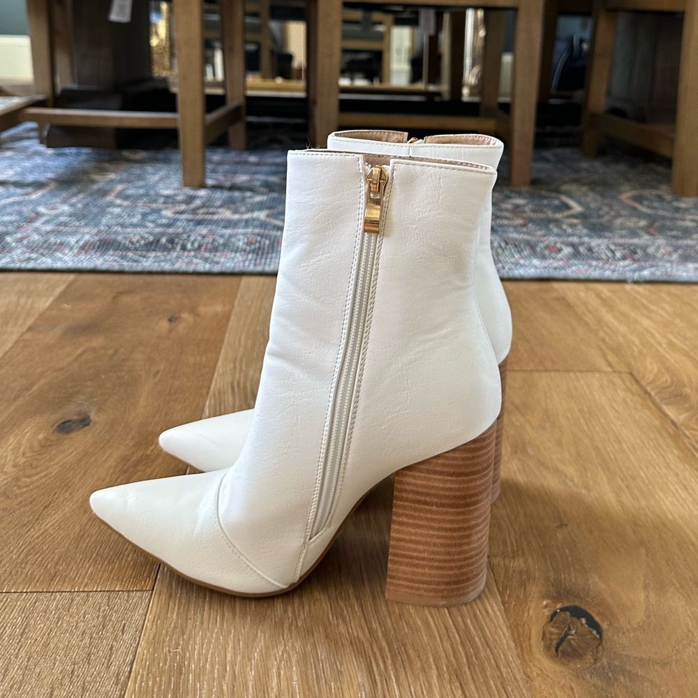 White dress boots women sz 6 EUC
